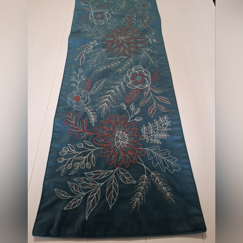 Nicolle miller table runner